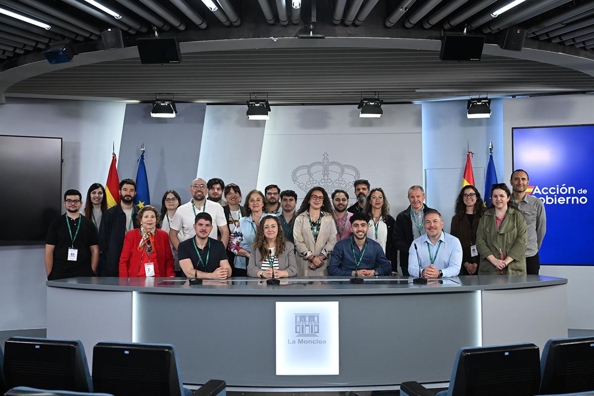 24/04/2026. Visitas del programa Moncloa Abierta. Participantes en el programa Moncloa Abierta, en la sala de prensa de la Secretaría de Est...