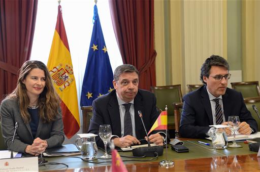El ministro Luis Planas, durante la reunión
