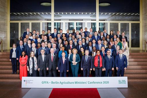 Foto de familia de la 12ª Conferencia de ministros de Agricultura en el marco del Global Forum for Food and Agriculture