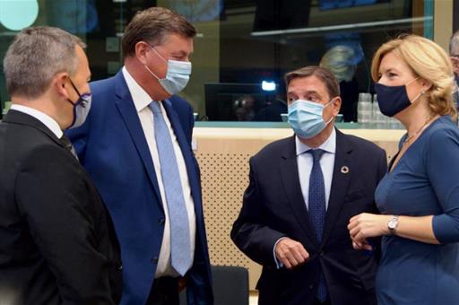 El ministro Luis Planas con varios de sus homólogos europeos, en Bruselas
