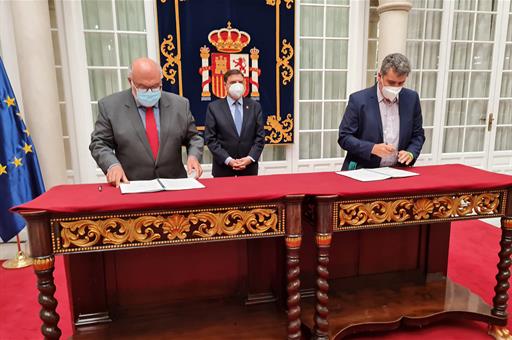 Luis Planas preside la firma de los convenios