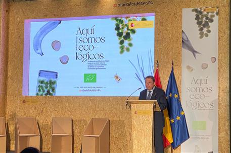 Luis Planas, en la presentación de la campaña de promoción “Aquí somos eco-lógicos