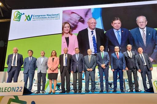 Foto de familia del Congreso de Comunidades de Regantes, en León