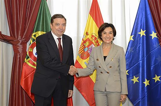 ​El ministro Luis Planas, con la ministra de Agricultura y Alimentación de Portugal, María do Céu Antunes