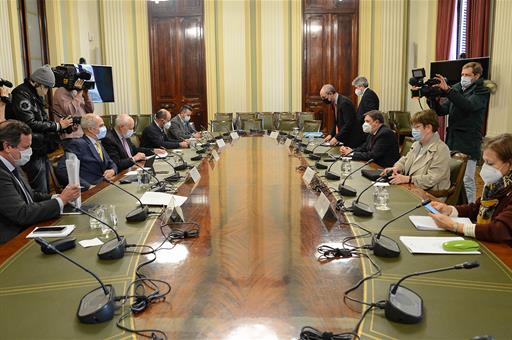 Reunión del ministro Luis Planas con representantes del sector pesquero