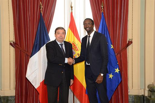 El ministro Luis Planas, y el secretario de Estado del Mar de Francia, Hervé Berville