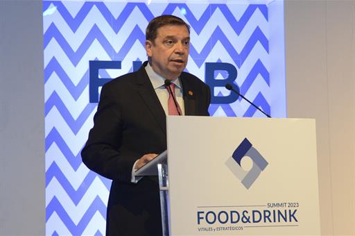 El ministro de Agricultura, Pesca y Alimentación, Luis Planas, participa en la apertura de la X edición de Food & Drink Summit.