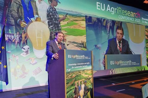 El ministro de Agricultura, Pesca y Alimentación, Luis Planas, interviene en Bruselas en la EU AgriResearch Conference 2023.
