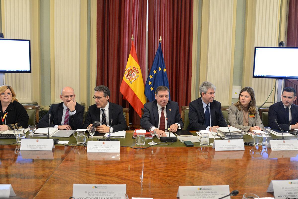 Luis Planas durante la reunión del pleno del Observatorio de la Cadena Alimentaria