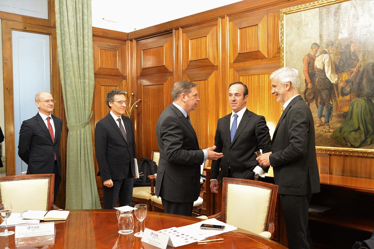 Luis Planas  junto a los representantes de Federación Española de Industrias de Alimentación y Bebidas