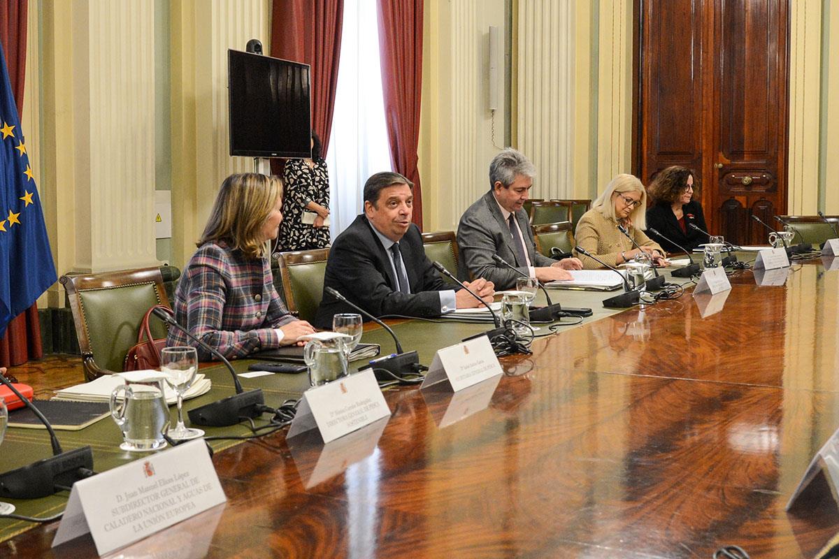 El ministro de Agricultura, Pesca y Alimentación, Luis Planas, durante la reunión 