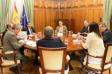   El ministro de Agricultura, Pesca y Alimentación, Luis Planas, durante sus reunión con los representantes UGT Y CCOO
