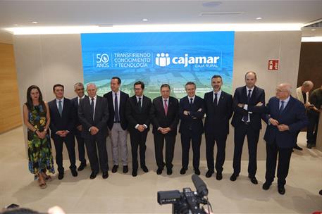 Luis Planas visita la Estación Experimental de Cajamar “Las Palmerillas”
