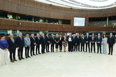 El ministro de Agricultura, Pesca y Alimentación, Luis Planas, junto a sus homólogos, en Luxemburgo, en el Consejo de Ministros 
