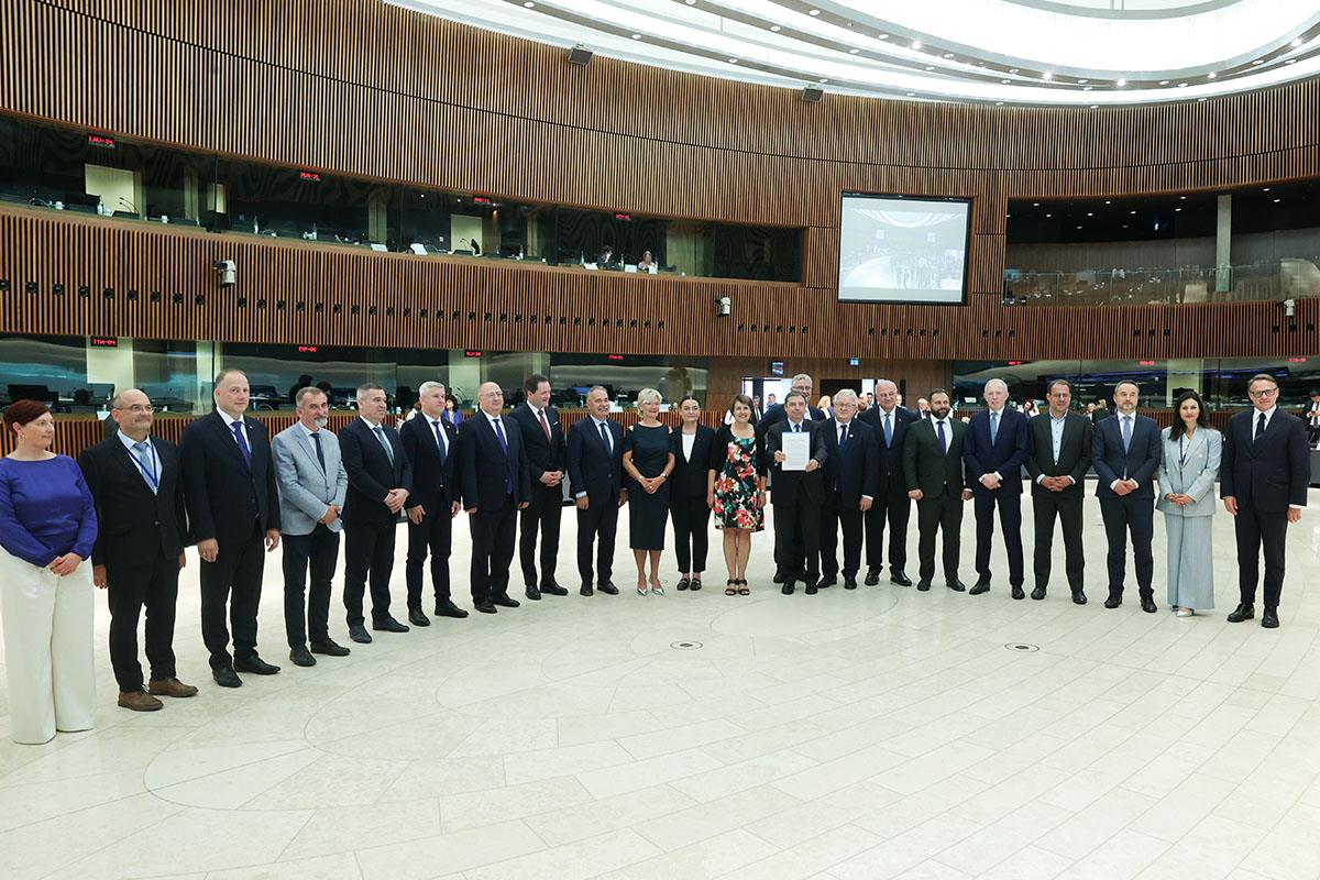 El ministro de Agricultura, Pesca y Alimentación, Luis Planas, junto a sus homólogos, en Luxemburgo, en el Consejo de Ministros 