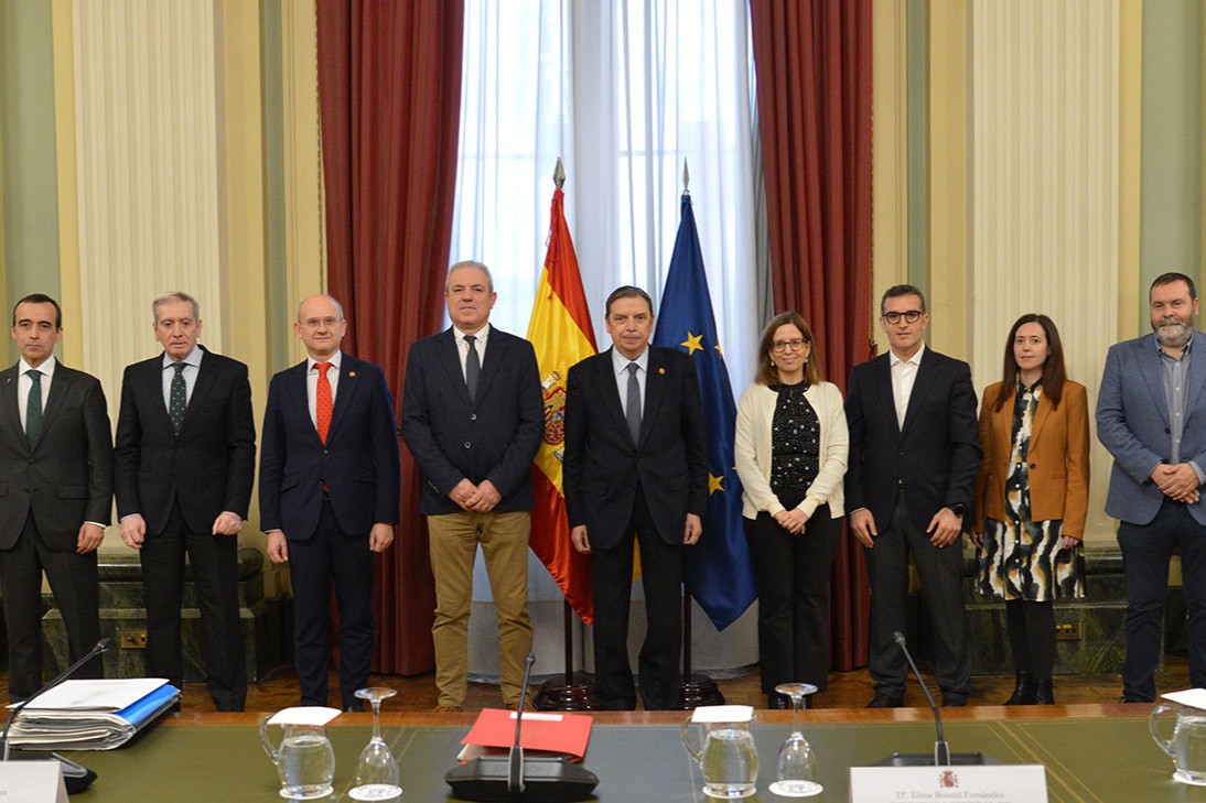 6/02/2026. Spanish Conference of Wine Regulatory Councils. The Minister for Agriculture, Fisheries and Food, Luis Planas, in the group photo...