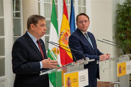 Luis Planas participa en un acto en Sevilla 