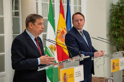 Luis Planas participa en un acto en Sevilla 