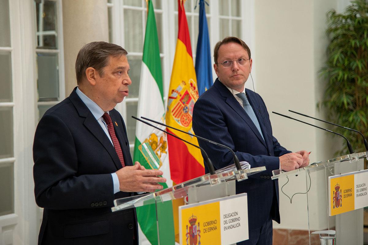 Luis Planas participa en un acto en Sevilla 