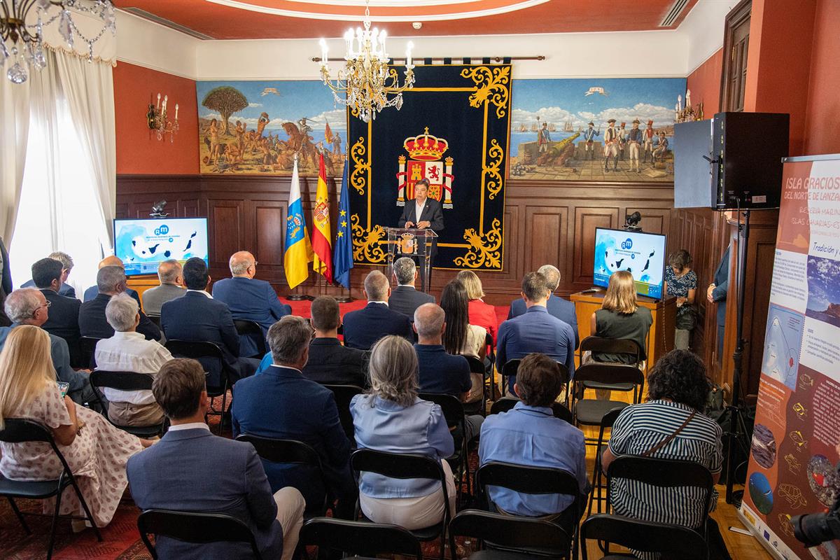 El ministro Planas clausura el acto con motivo del 30º aniversario de las Reservas Marinas de interés pesquero de Canarias