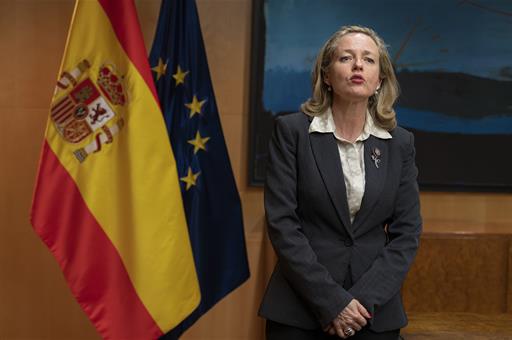 La vicepresidenta de Asuntos Económicos y Transformación Digital, Nadia Calviño, tras la reunión con los agentes sociales