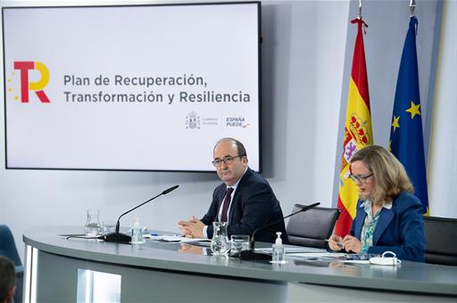 La vicepresidenta segunda Nadia Calviño y el ministro Miquel Iceta, en la rueda de prensa