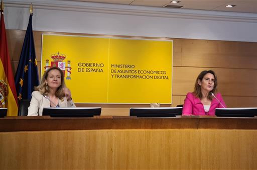 Las vicepresidentas Calviño y Ribera durante la presentación