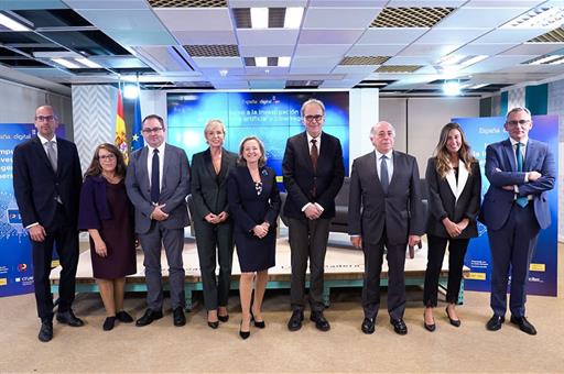 Foto de familia en el evento “Impulso a la investigación en inteligencia artificial y ciberseguridad”