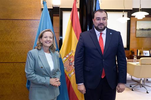     Nadia Calviño con el presidente del Principado de Asturias