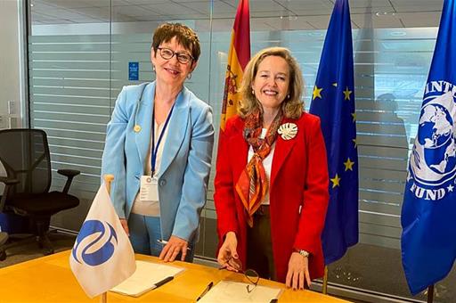 La vicepresidenta Nadia Calviño suscribe el acuerdo con el Banco Europeo de Reconstrucción y Desarrollo sobre Ucrania