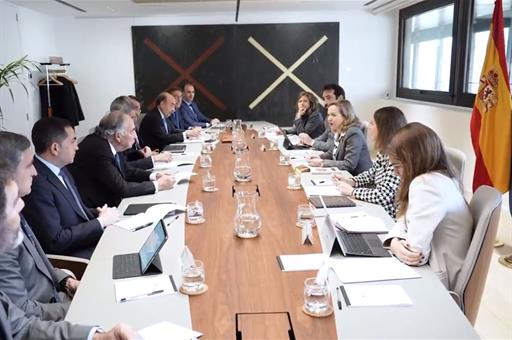 Nadia Calviño durante la reunión que ha mantenido con los representantes de las asociaciones bancarias