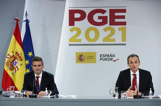 El ministro de Ciencia e Innovación, Pedro Duque, y el subsecretario de su departamento, Pablo Martín González