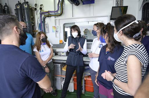 Diana Morant en el buque oceanográfico Alvarez Alvariño