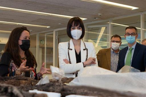 Diana Morant durante la visita al Centro Nacional de Investigación sobre la Evolución Humana