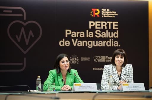 Carolina Darias y Diana Morant durante su intervención en el acto
