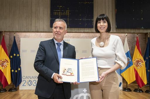La ministra de Ciencia e Innovación, Diana Morant, junto al presidente de Canarias, Ángel Víctor Torres