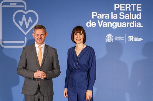 El ministro de Sanidad, José Manuel Miñones, y la ministra de Ciencia e Innovación, Diana Moran. 