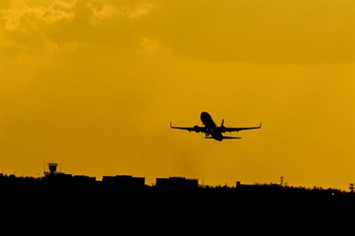 Avión despegando