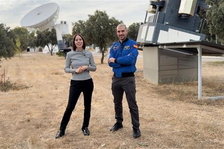 La ministra junto al astronauta