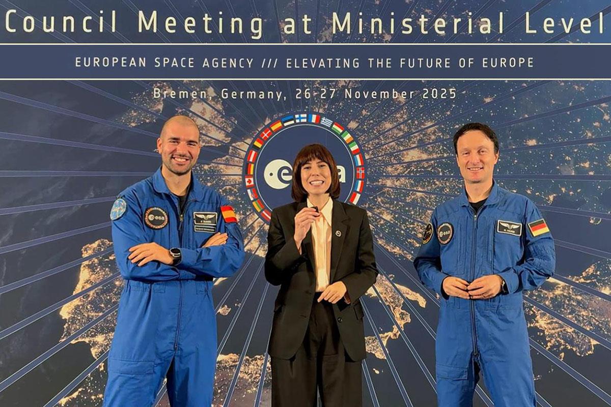 La ministra de Ciencia, Innovación y Universidades, Diana Morant, junto a los astronautas Pablo Álvarez y Matthias Maurer 