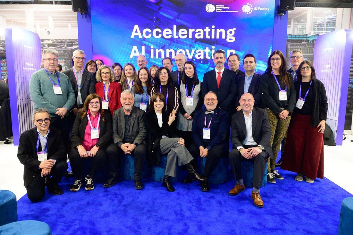 La ministra de Ciencia, Innovación y Universidades, Diana Morant, junto a otros asistentes al Mobile World Congress