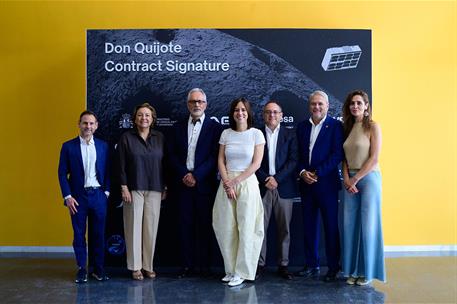 La ministra de Ciencia, Innovación y Universidades, Diana Morant, durante la visita a las instalaciones de la empresa