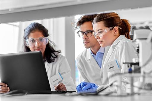 Investigadores en un laboratorio