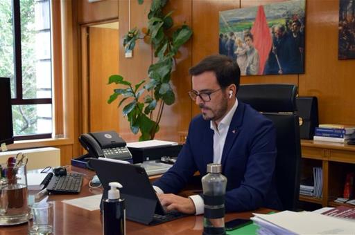 El ministro de Consumo, Alberto Garzón, durante su intervención, por videoconferencia