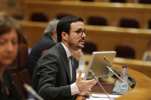 el ministro de Consumo, Garzón, durante su comparecencia en el Senado