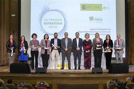 El ministro de Consumo, Alberto Garzón, y los galardonados en la XV edición de los Premios Estrategia NAOS 