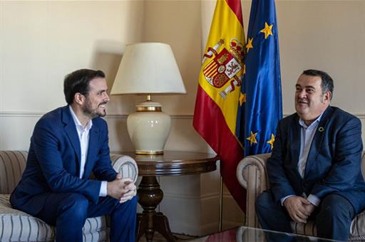 El ministro de Consumo, Alberto Garzón, durante su reunión con el Alto Comisionado contra la Pobreza Infantil, Ernesto Gasco