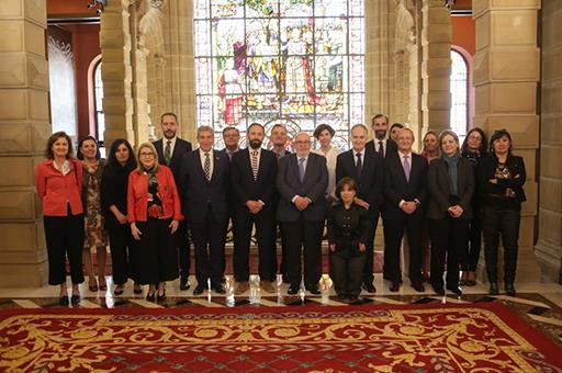 Foto de familia de los asistentes al acto