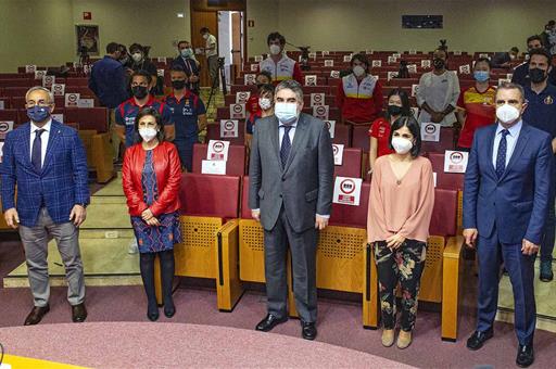 Margarita Robles, José Manuel Rodríguez Uribes y Carolina Darias