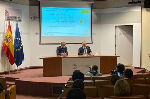 El ministro de Cultura y Deporte, Miquel Iceta, junto al presidente del Consejo Superior de Deportes (CSD), José Manuel Franco 